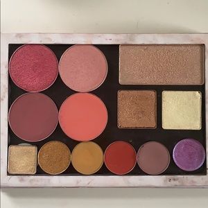 Magnetic Palette with Assorted Single Pans